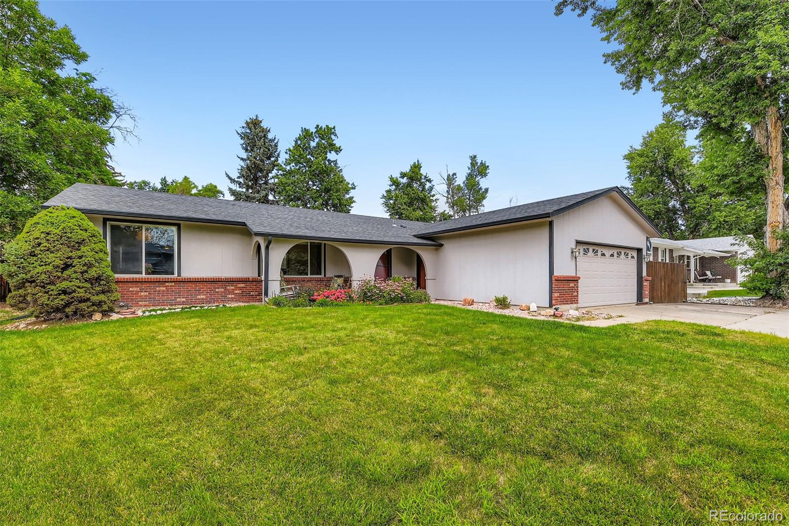 8247  Quay Court, arvada MLS: 4236076 Beds: 3 Baths: 2 Price: $630,000