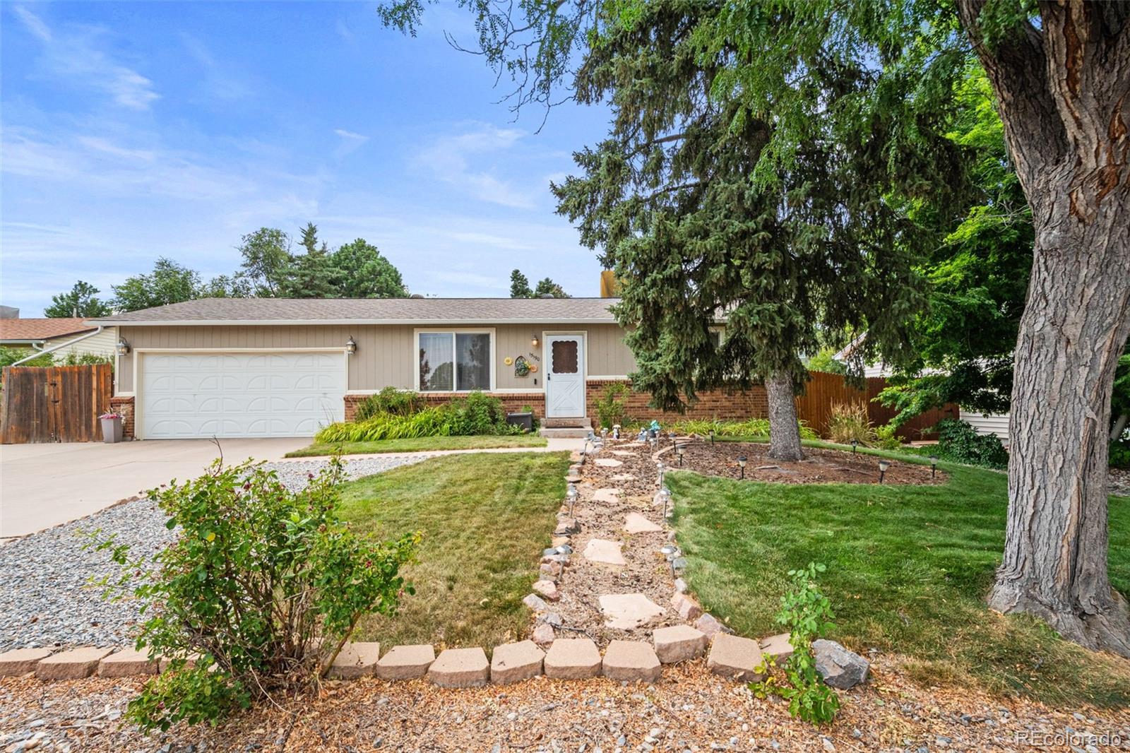 15190 E Columbia Drive, aurora MLS: 4803077 Beds: 3 Baths: 3 Price: $465,000