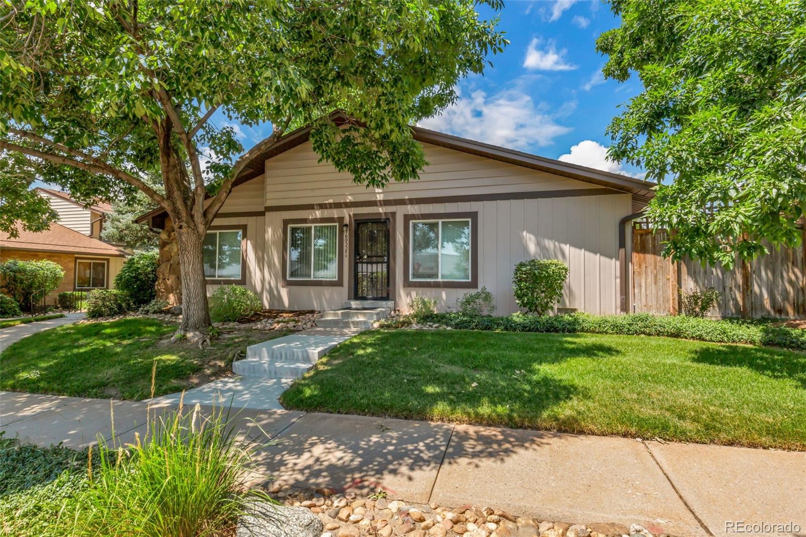 16055 E Ithaca Place, aurora MLS: 2795088 Beds: 3 Baths: 2 Price: $365,900