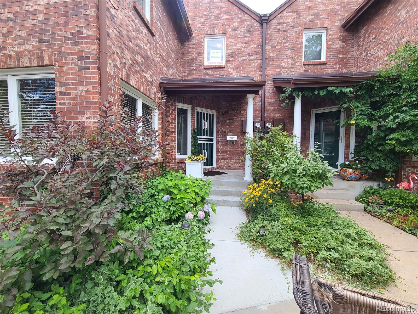 275 S Holly Street, denver MLS: 4168020 Beds: 3 Baths: 3 Price: $750,000