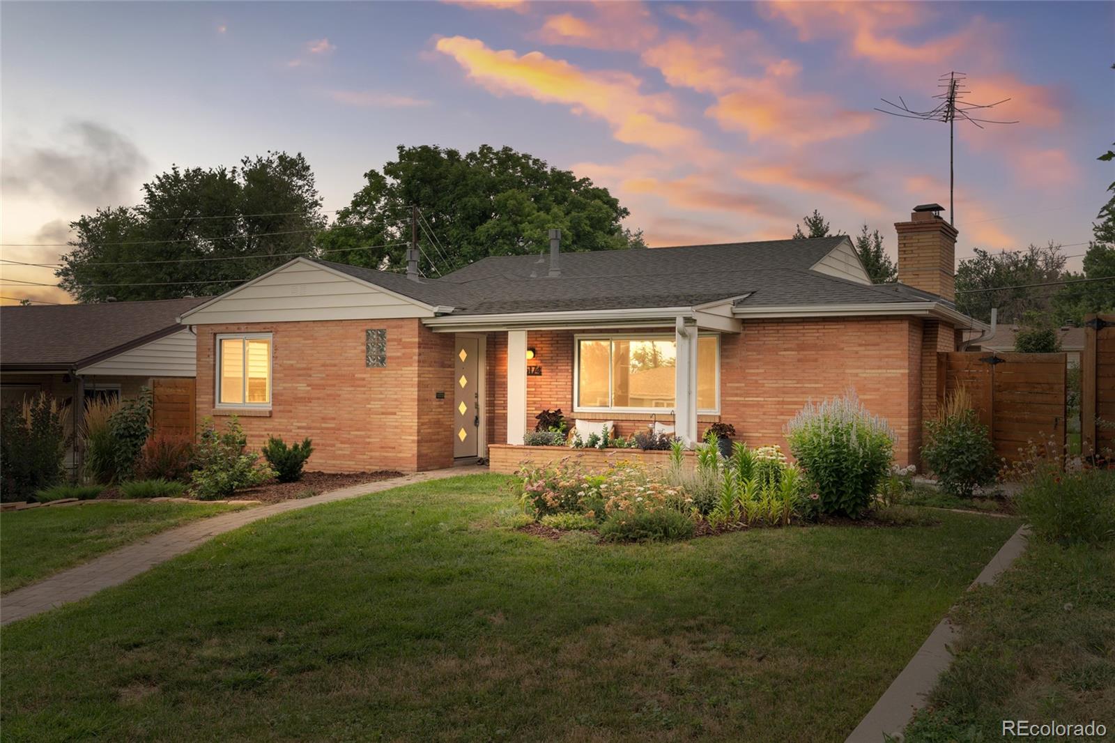 5174  Newton Street, denver MLS: 2918005 Beds: 3 Baths: 2 Price: $699,900