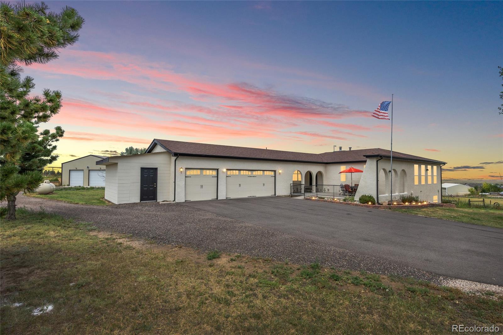 8381  Shiloh Court, elizabeth MLS: 6150422 Beds: 4 Baths: 4 Price: $699,000