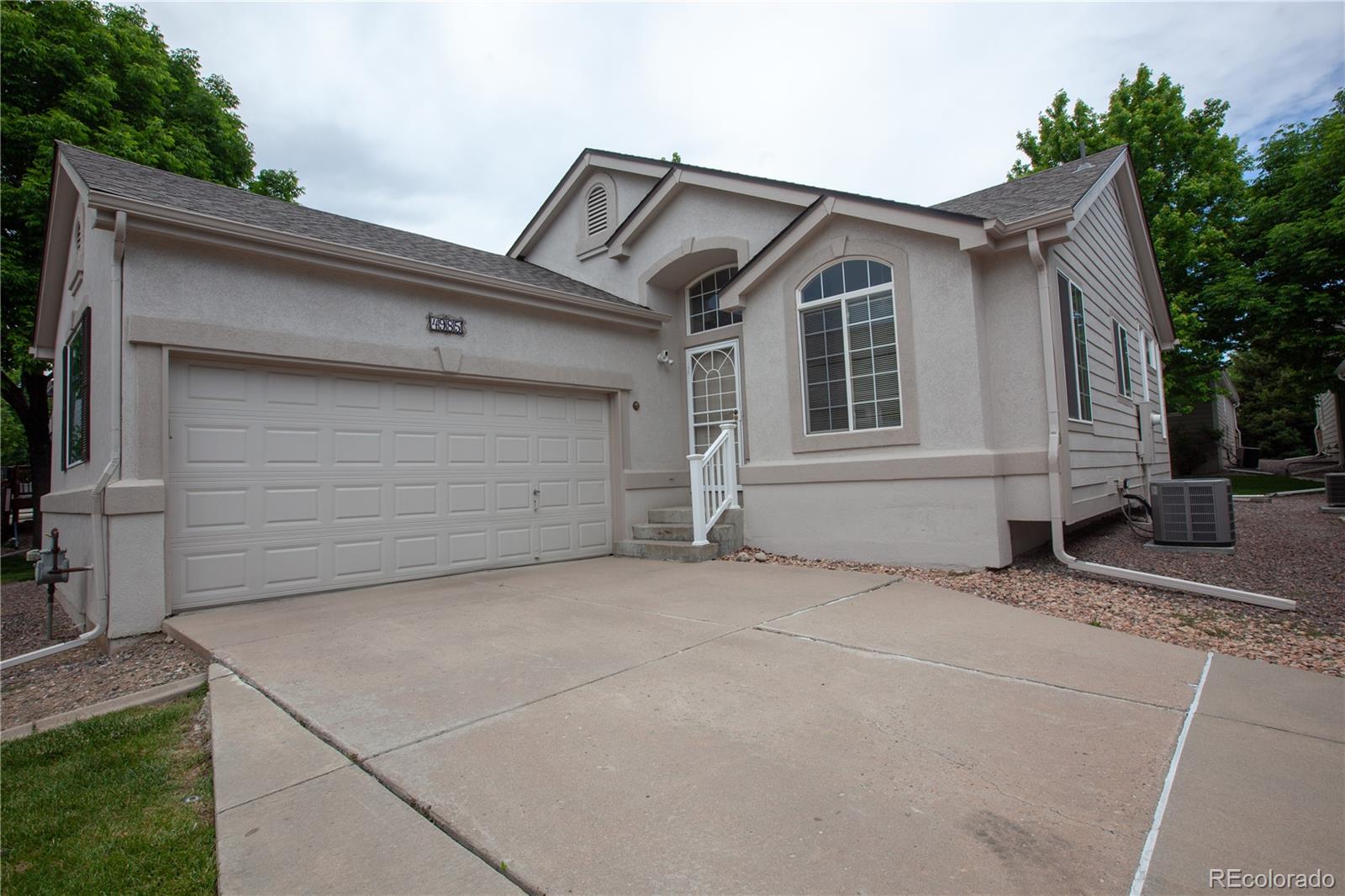4985 S Newcombe Court, littleton MLS: 9847133 Beds: 3 Baths: 3 Price: $620,000