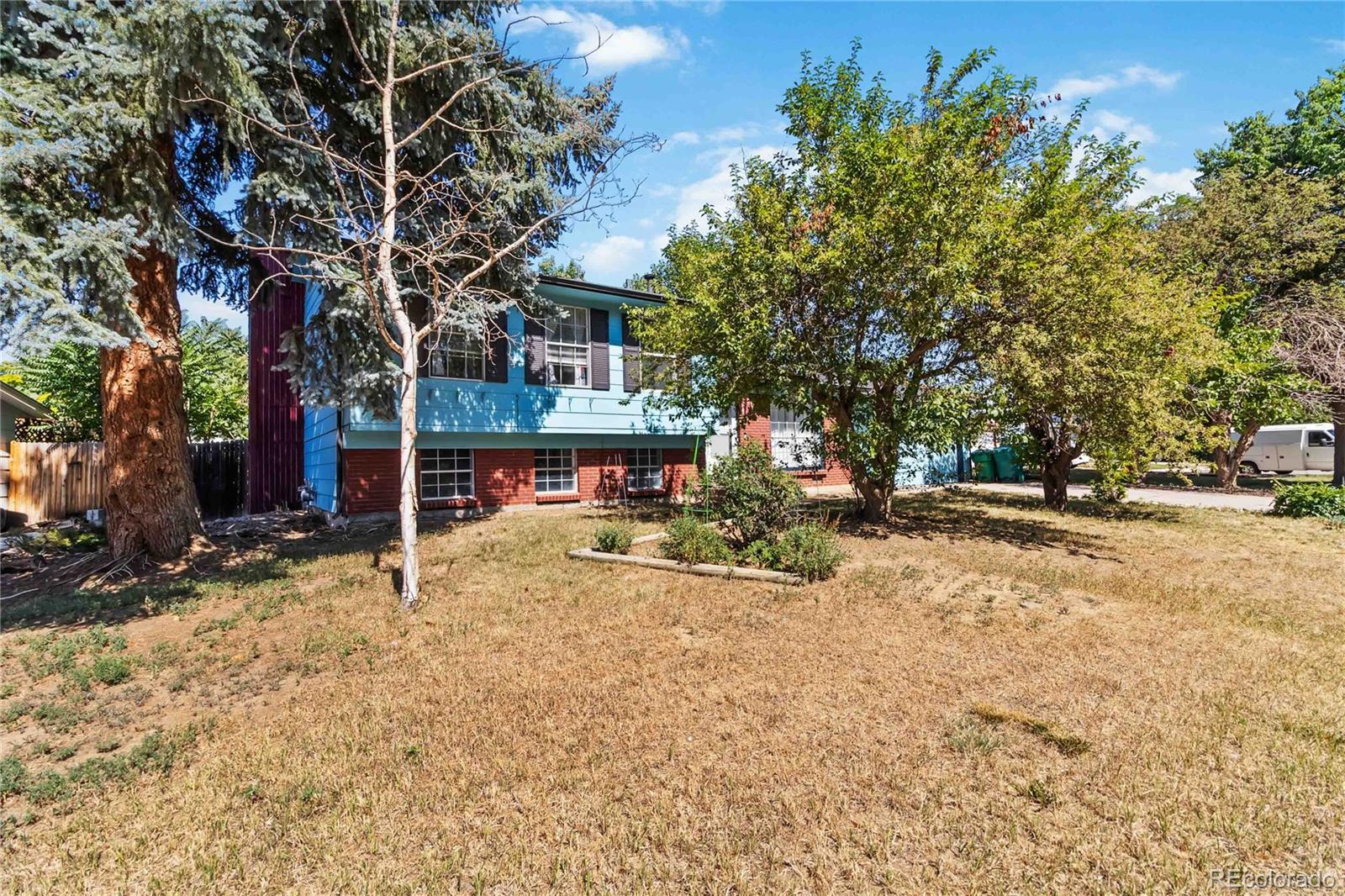 2559 S Kittredge Court, aurora MLS: 3860954 Beds: 4 Baths: 2 Price: $445,000