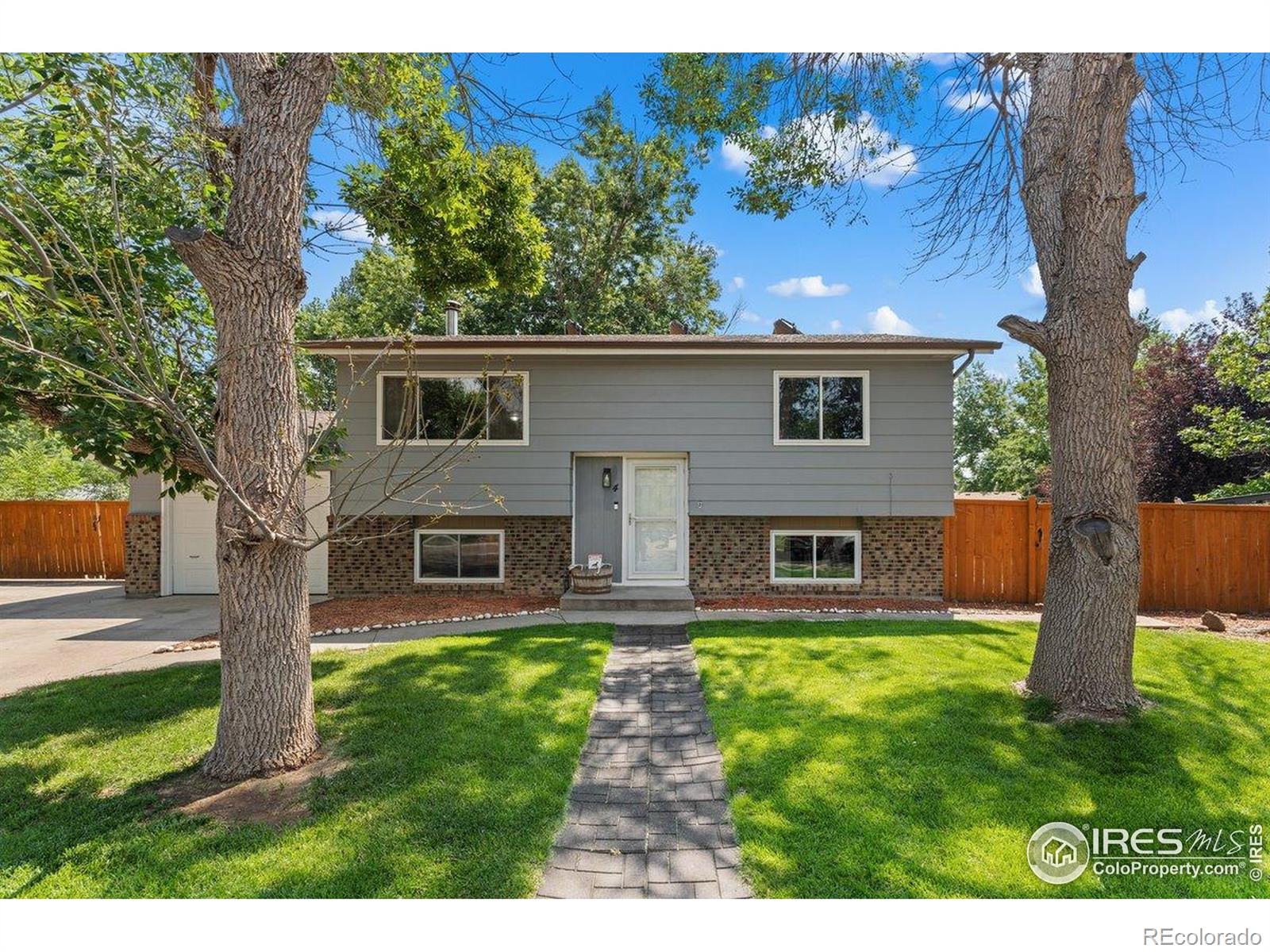 4  Spruce Court, windsor MLS: 4567891039803 Beds: 4 Baths: 2 Price: $445,000