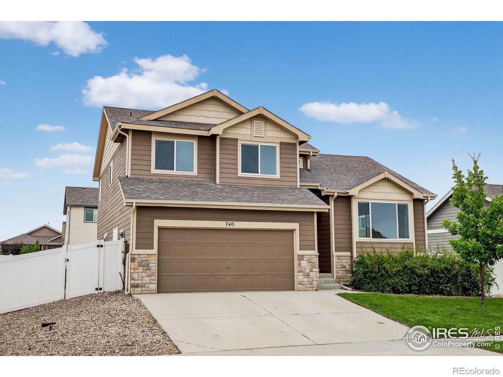 740  Elk Mountain Drive, severance MLS: 4567891039848 Beds: 3 Baths: 3 Price: $500,000