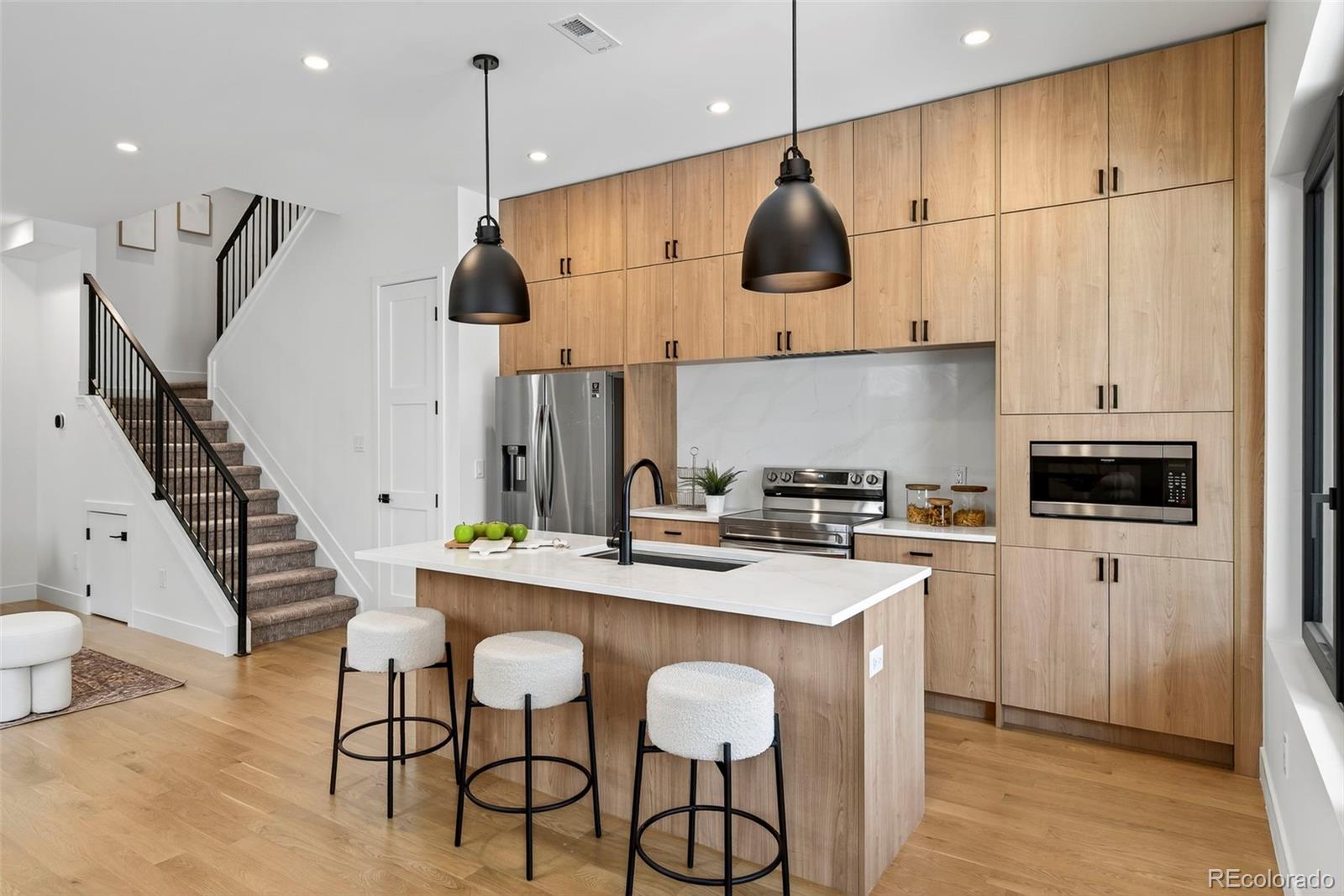 1254  Yates Street, denver MLS: 7095967 Beds: 3 Baths: 4 Price: $660,000