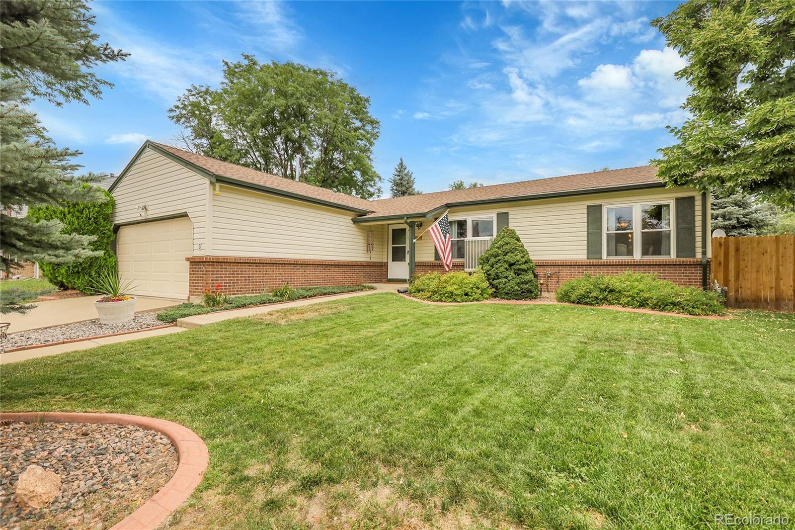 14695 E Stanford Place, aurora MLS: 8139808 Beds: 4 Baths: 3 Price: $525,000