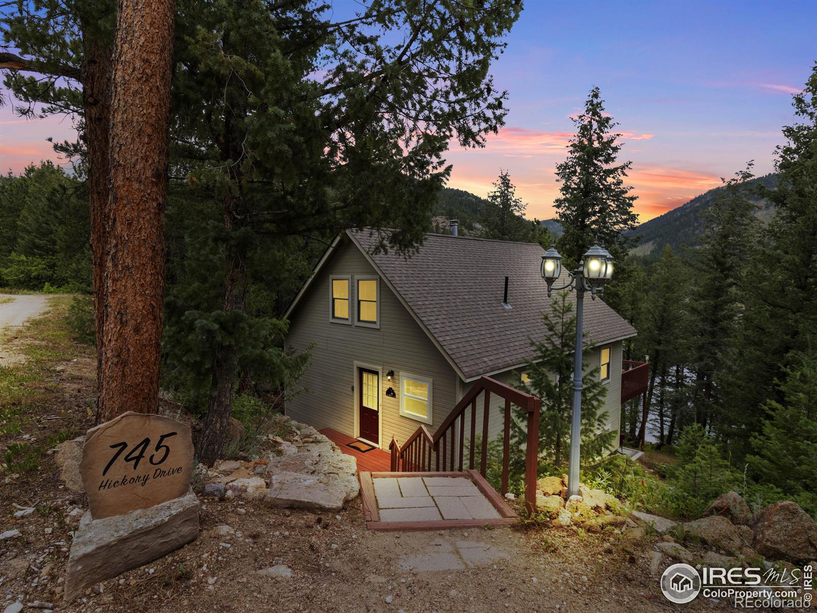 745  Hickory Drive, lyons MLS: 4567891039895 Beds: 3 Baths: 1 Price: $699,000