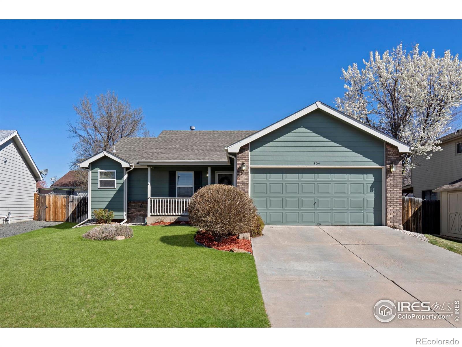 304  Hemlock Drive, windsor MLS: 4567891039907 Beds: 4 Baths: 3 Price: $490,000