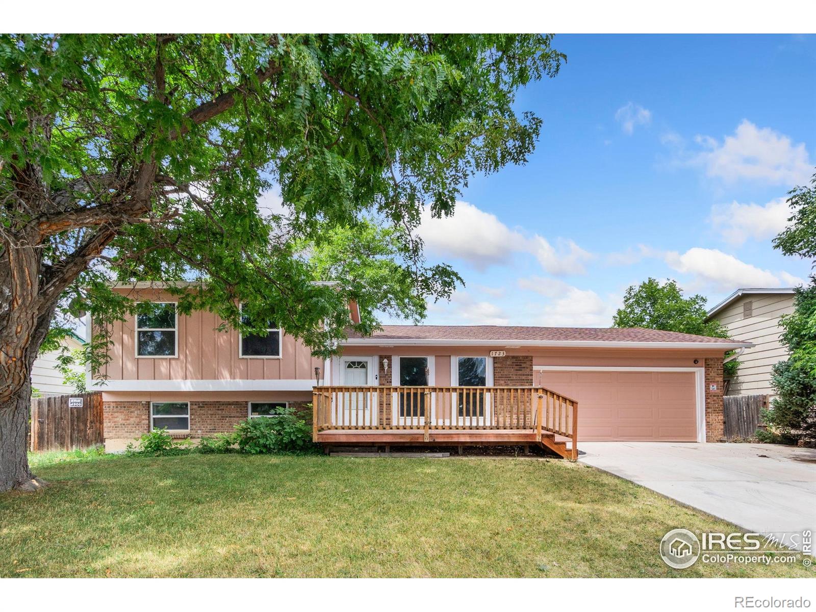 1723  Elmwood Street, broomfield MLS: 4567891039922 Beds: 3 Baths: 2 Price: $450,000
