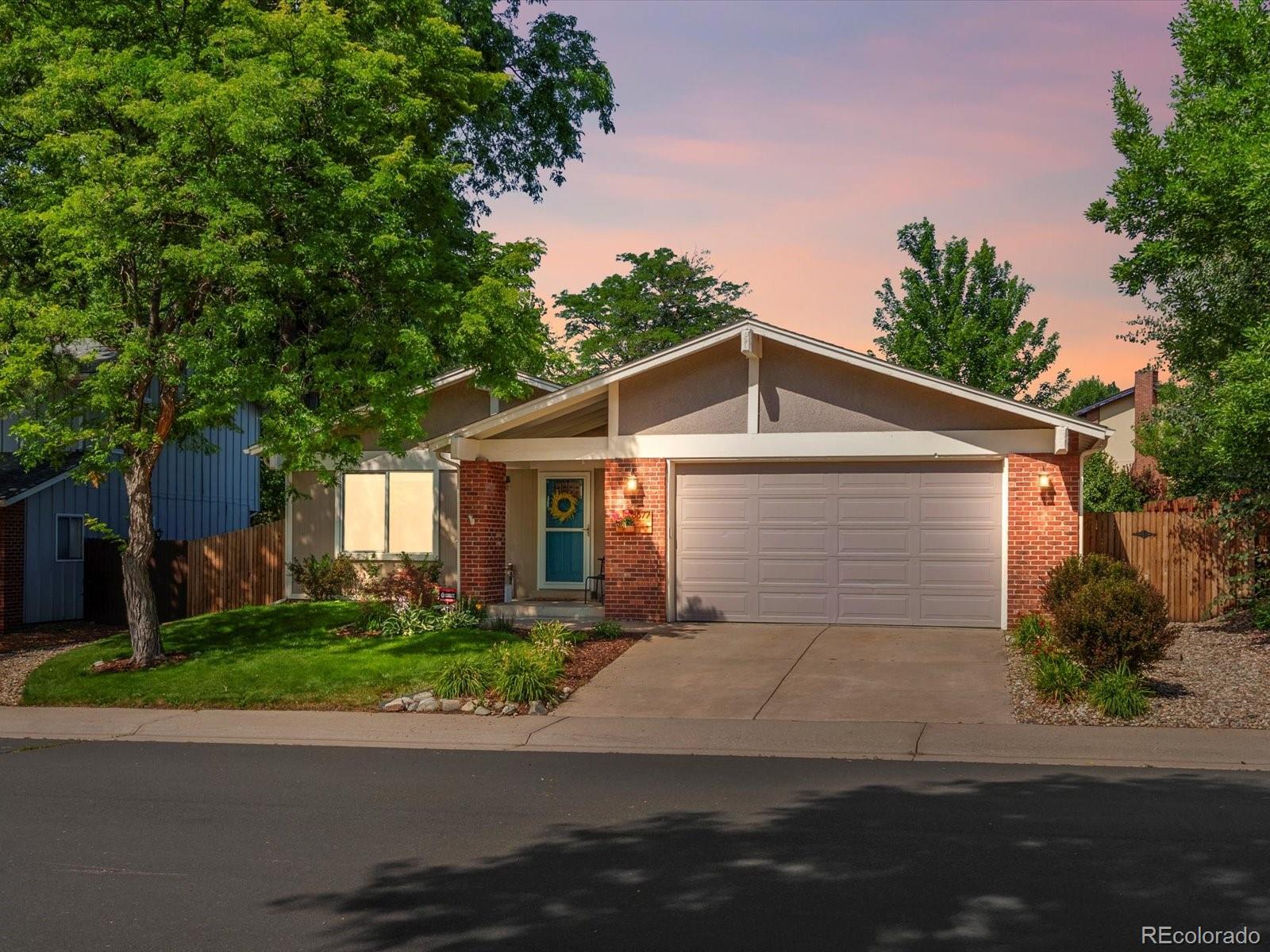 3677 S Jasper Street, aurora MLS: 8637072 Beds: 3 Baths: 3 Price: $495,000