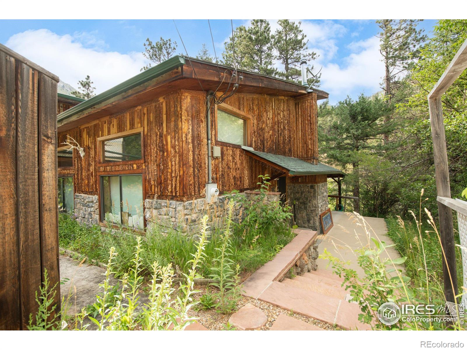 35112  Boulder Canyon Drive, boulder MLS: 4567891040013 Beds: 3 Baths: 2 Price: $1,000,000