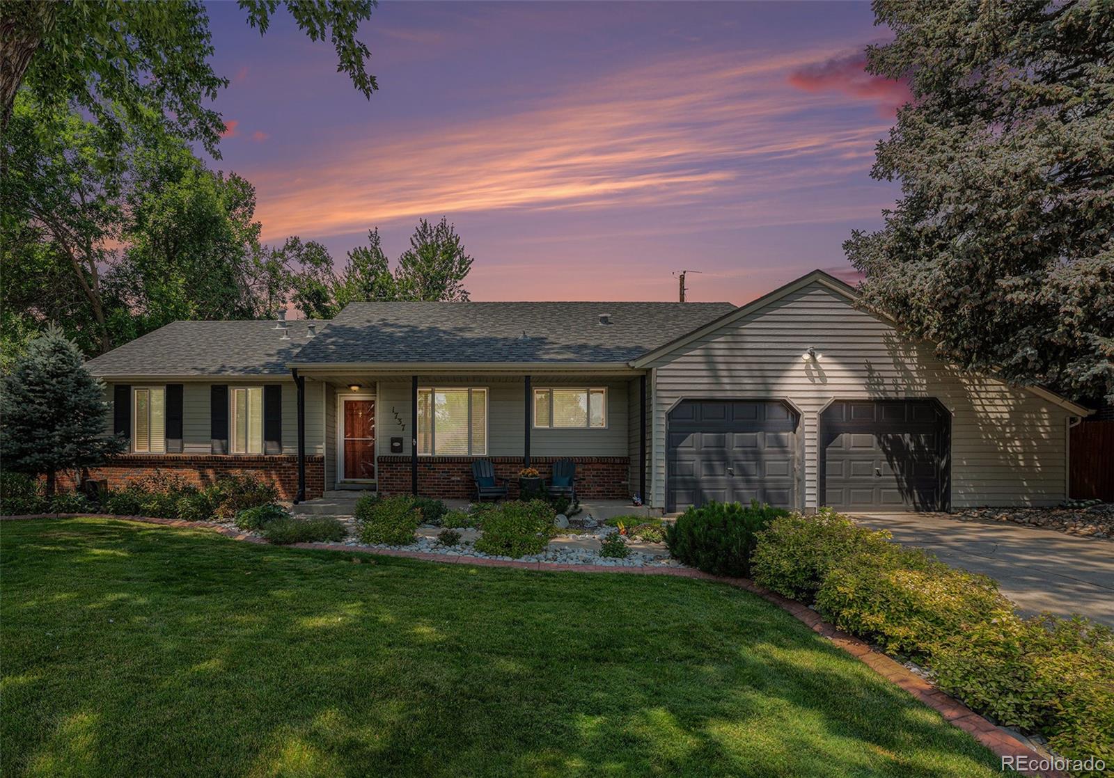 1737 S Field Court, lakewood MLS: 6899561 Beds: 4 Baths: 3 Price: $637,000