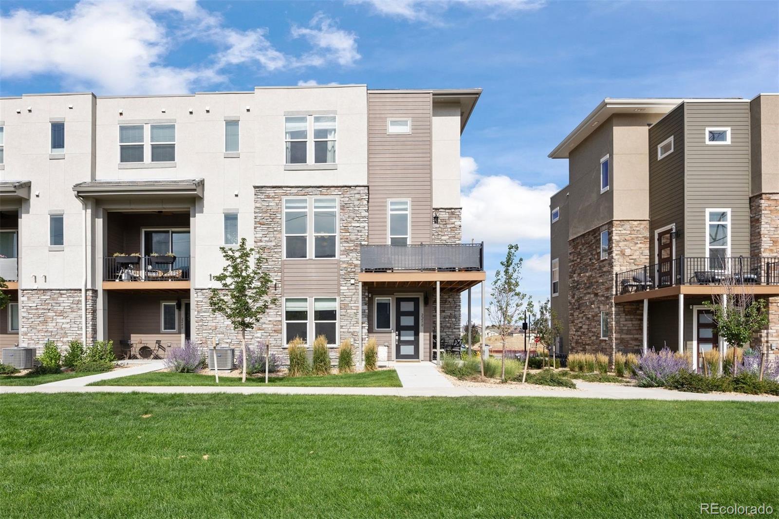 2250 S Mcintyre Street, lakewood MLS: 7212491 Beds: 4 Baths: 4 Price: $720,000