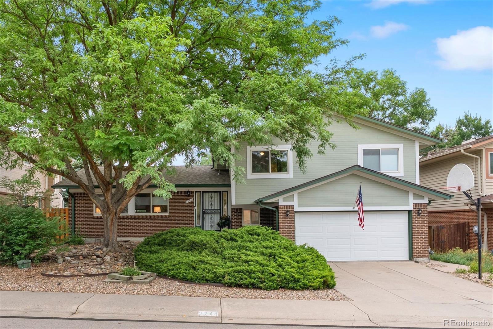 2244 S Eldridge Street, lakewood MLS: 9925215 Beds: 4 Baths: 3 Price: $680,000