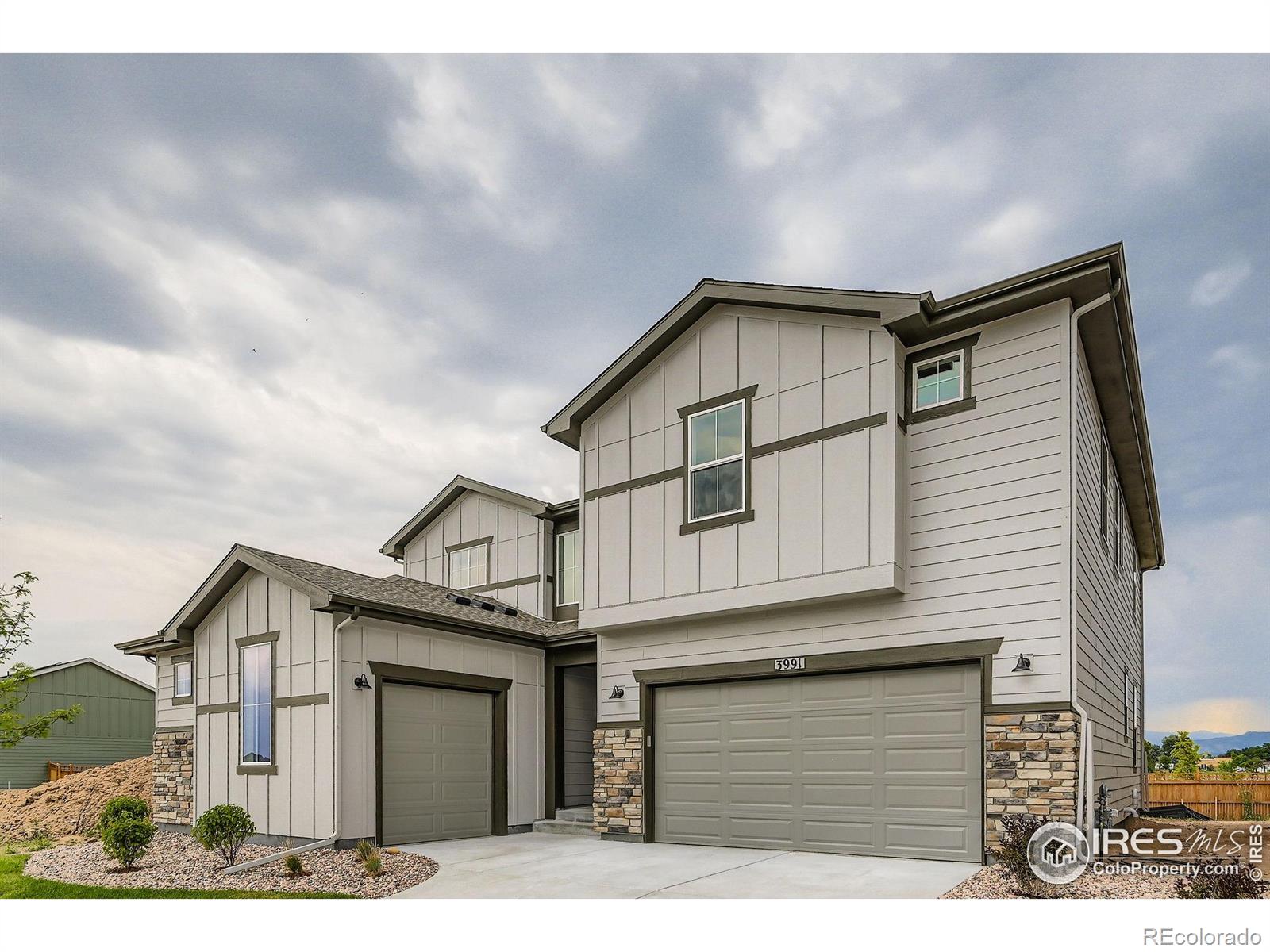 3991  Wheathead Place, timnath MLS: 4567891040625 Beds: 5 Baths: 4 Price: $975,000