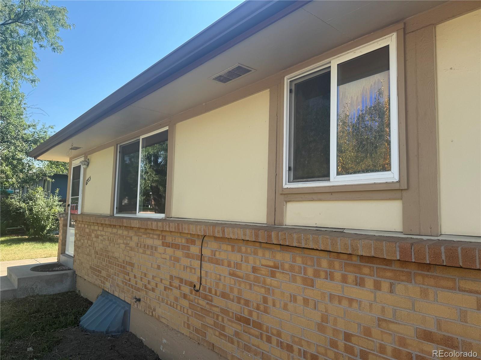 6755  Newland Street, arvada MLS: 5450626 Beds: 3 Baths: 2 Price: $549,000