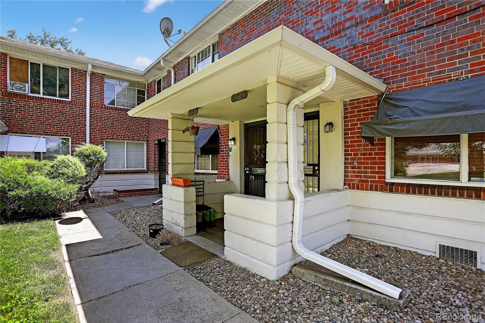 1424  Galena Street, aurora MLS: 6645990 Beds: 2 Baths: 1 Price: $255,000