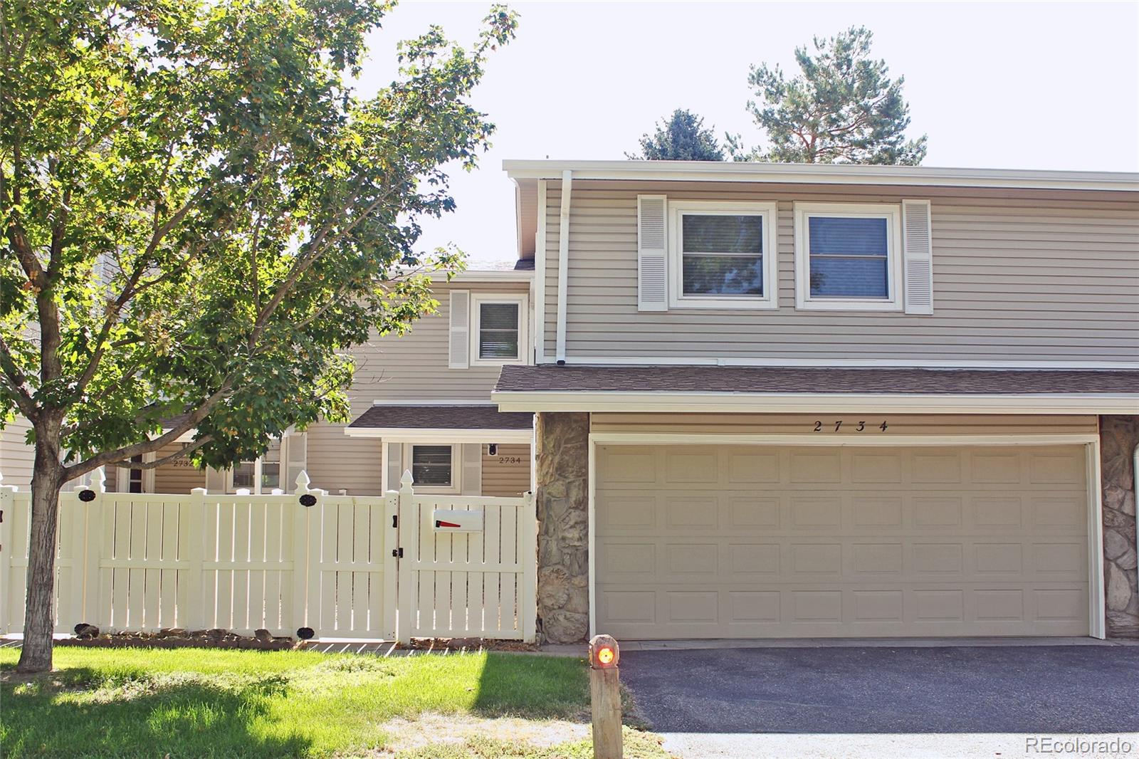 Heather Gardens Aurora Condo / Townhome | MLS #: 20002902734 S Heather Gardens Way , Aurora Beds: 4 Baths: 4 Price: $395,000