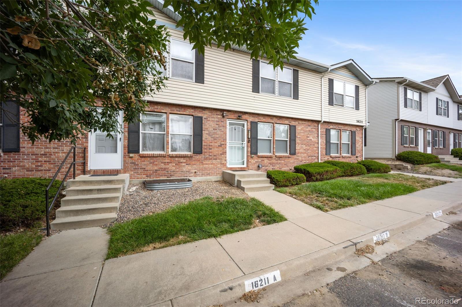 Norfolk Place Aurora Condo / Townhome | MLS #: 362151816211 E 17th Place C, Aurora Beds: 3 Baths: 3 Price: $330,000