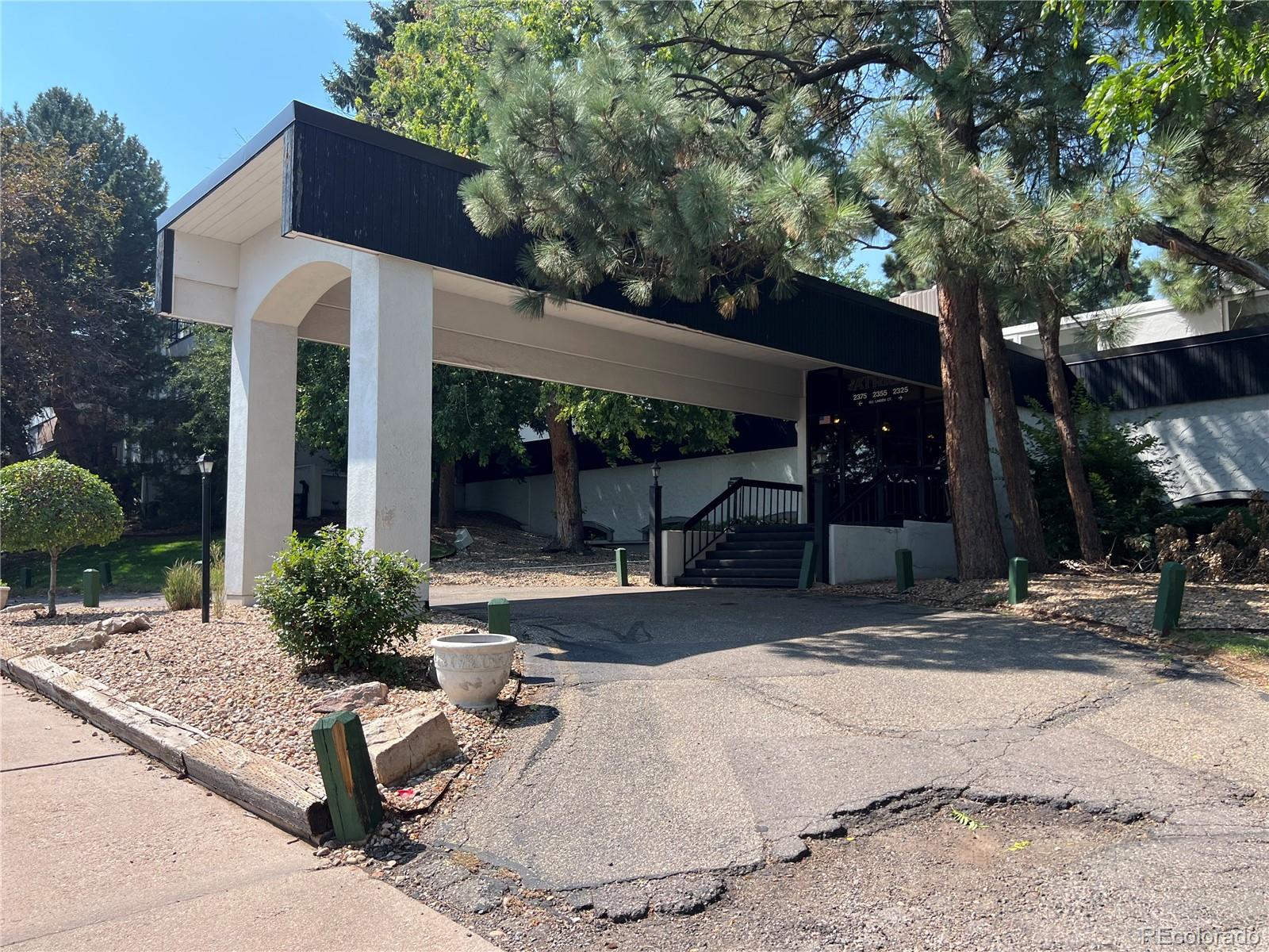  Denver Condo / Townhome | MLS #: 41193342375 S Linden Court 313, Denver Beds: 2 Baths: 2 Price: $135,000