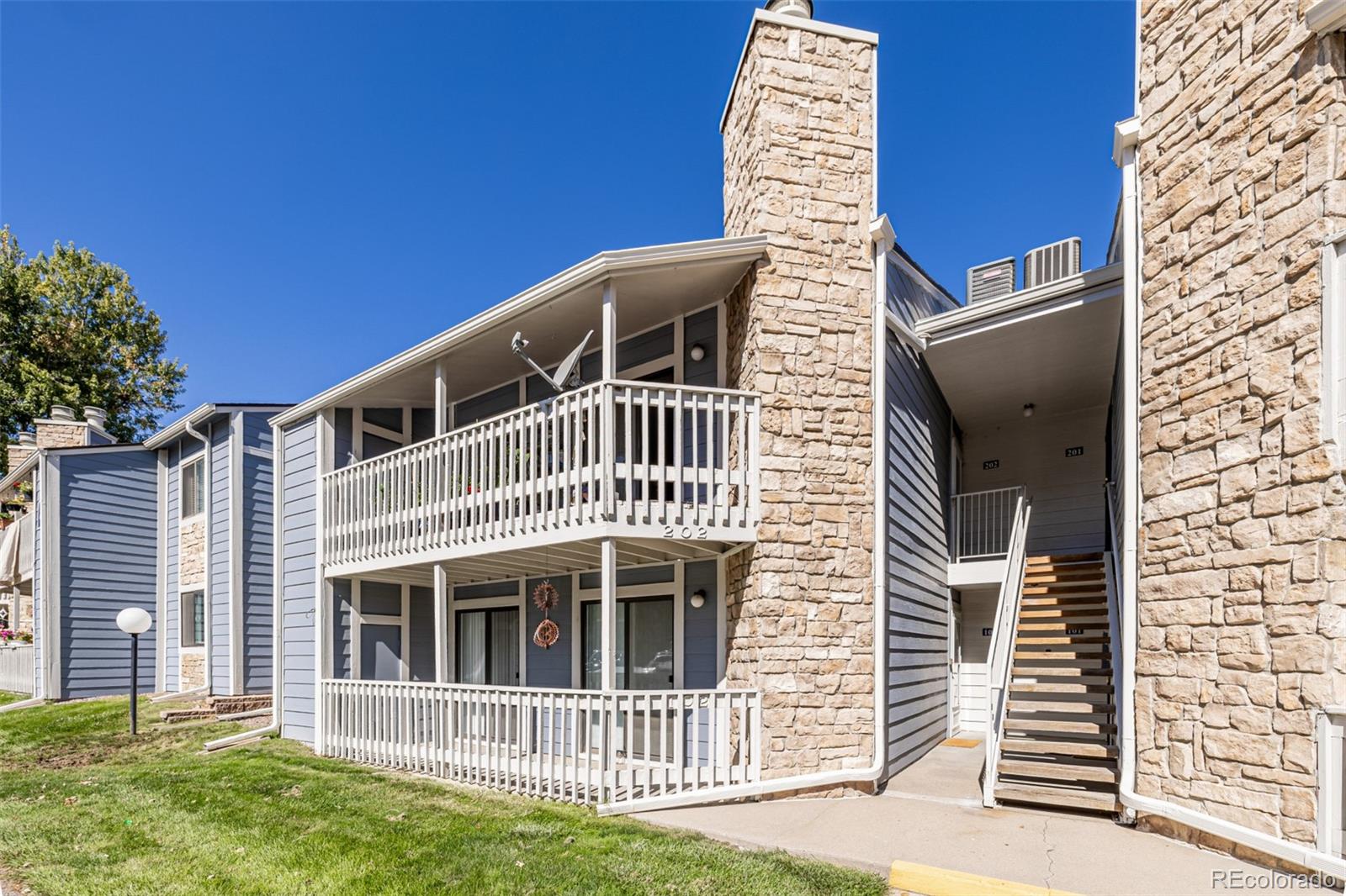 Woodside Denver Condo / Townhome | MLS #: 90535838335  Fairmount Drive 4-102, Denver Beds: 2 Baths: 2 Price: $249,900