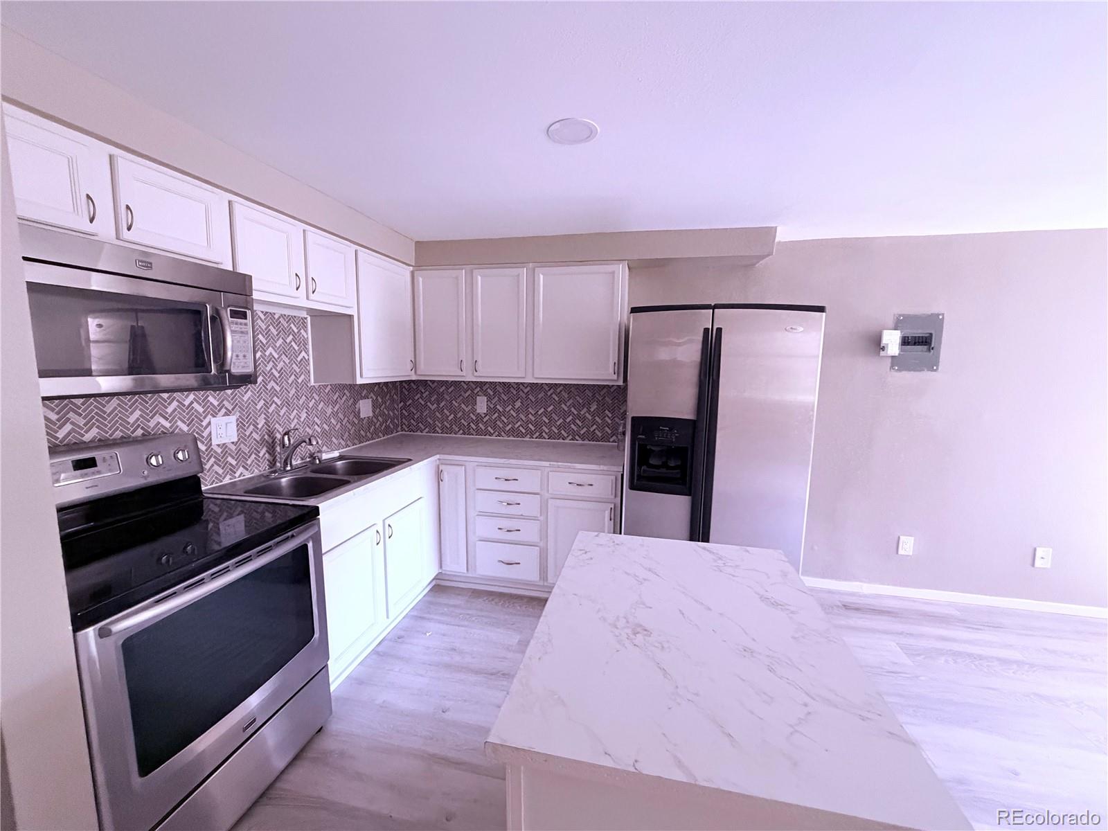 Country Club Denver Condo / Townhome | MLS #: 83222078828 E Florida Avenue 113, Denver Beds: 2 Baths: 2 Price: $142,500