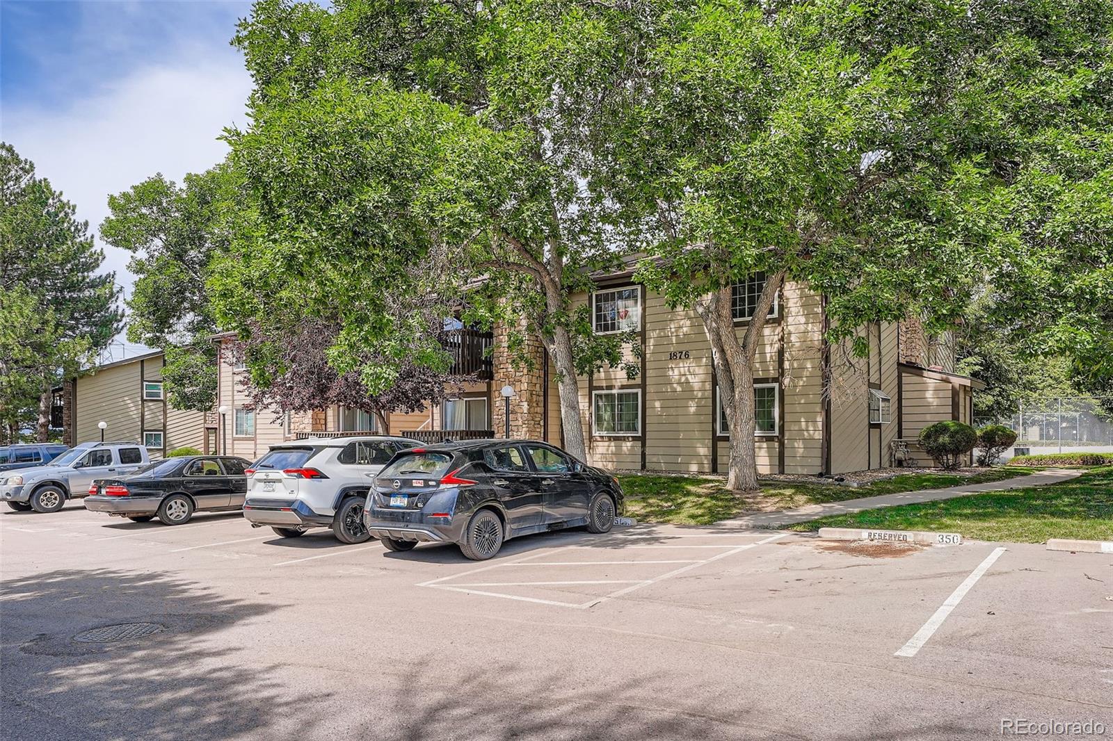 Brittany Highlands Aurora Condo / Townhome | MLS #: 82872621876 S Pitkin Circle B, Aurora Beds: 2 Baths: 2 Price: $213,900