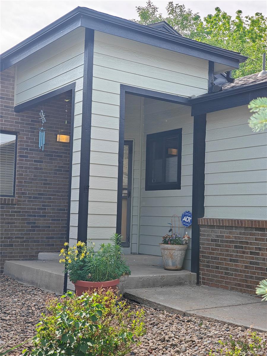 Mesa Aurora Home | MLS #: 264072611183 E Baltic Place, Aurora Beds: 3 Baths: 3 Price: $468,500