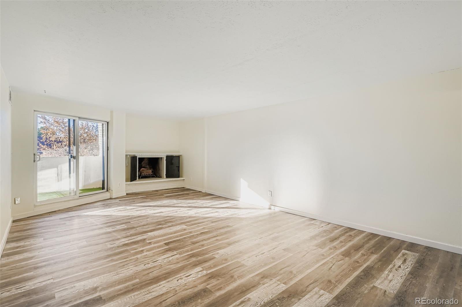Moore Denver Condo / Townhome | MLS #: 98742277255 E Quincy Avenue 403, Denver Beds: 1 Baths: 1 Price: $179,000