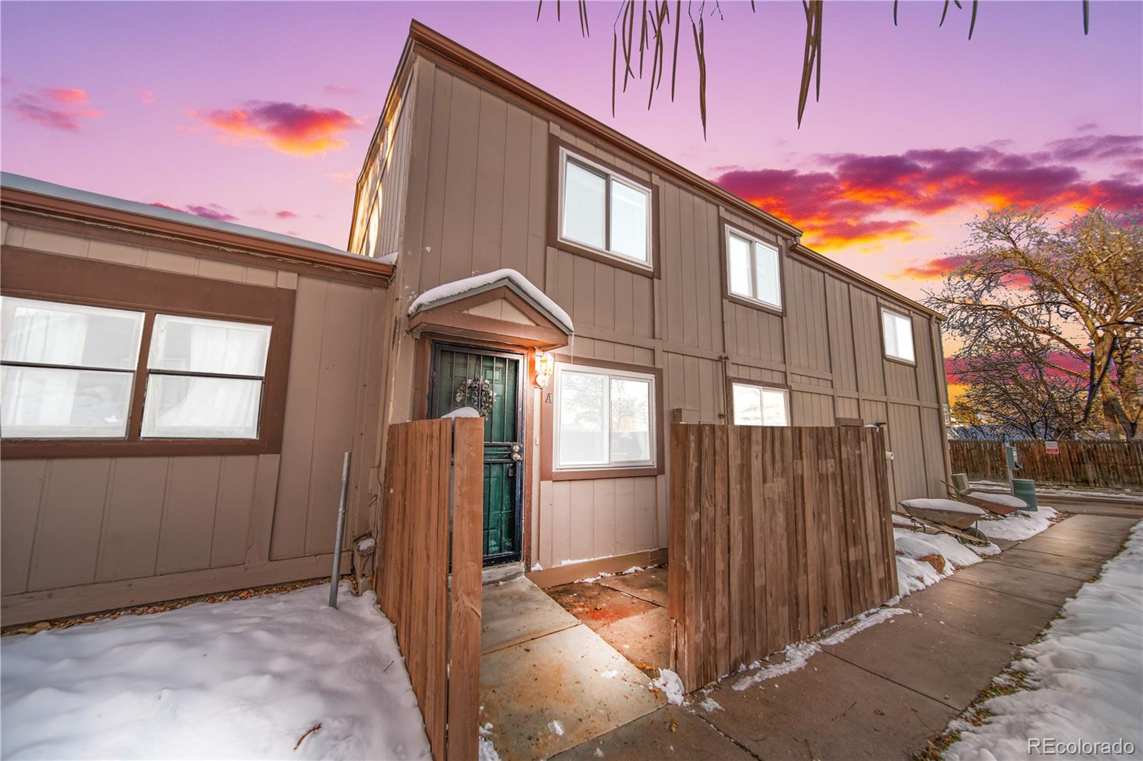  Littleton Home | MLS #: 76221467700 W Glasgow Place, Littleton Beds: 2 Baths: 1 Price: $305,000