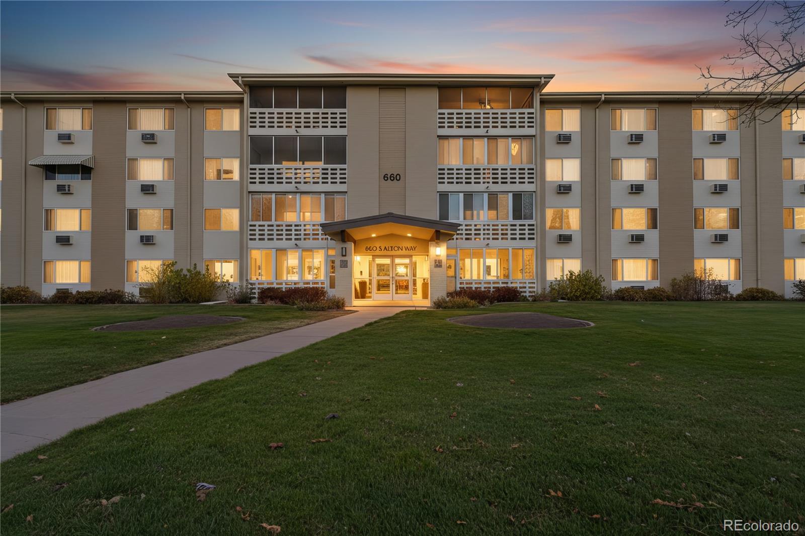 Dsw Denver Condo / Townhome | MLS #: 3547319660 S Alton Way 7B, Denver Beds: 2 Baths: 2 Price: $220,000