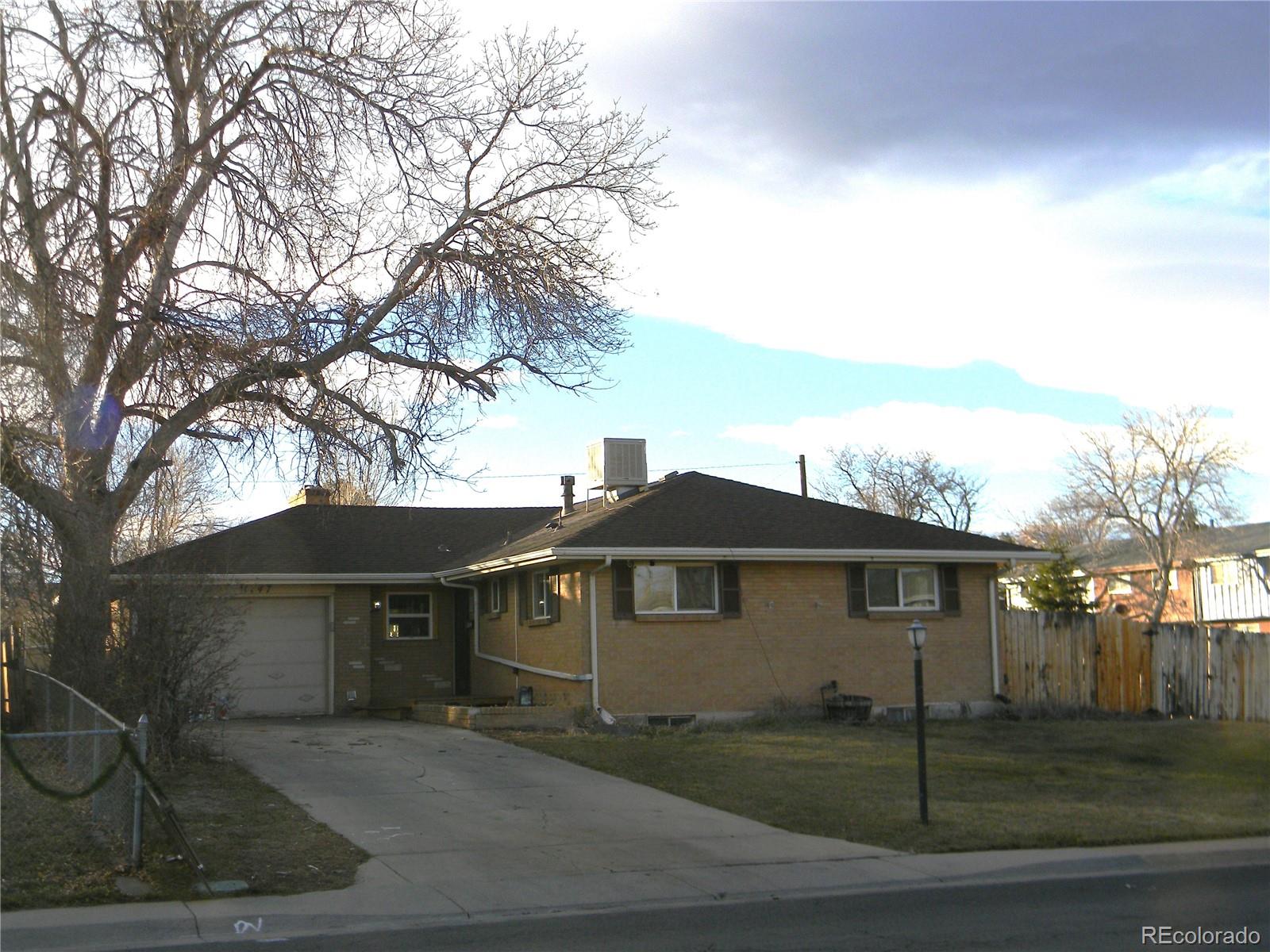 Clover Knoll Lakewood Home | MLS #: 48252781147 S Kendall Court, Lakewood Beds: 3 Baths: 2 Price: $499,000