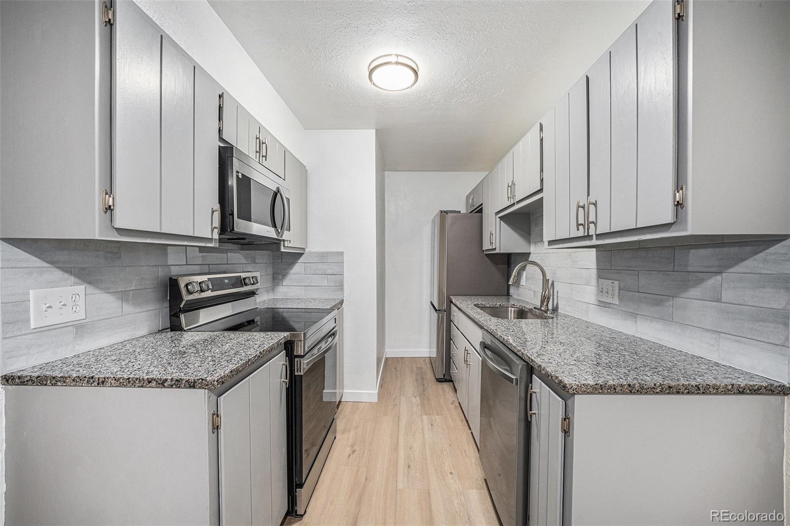 Golden Pines Golden Condo / Townhome | MLS #: 822189116259 W 10th Avenue K-3, Golden Beds: 2 Baths: 1 Price: $229,900