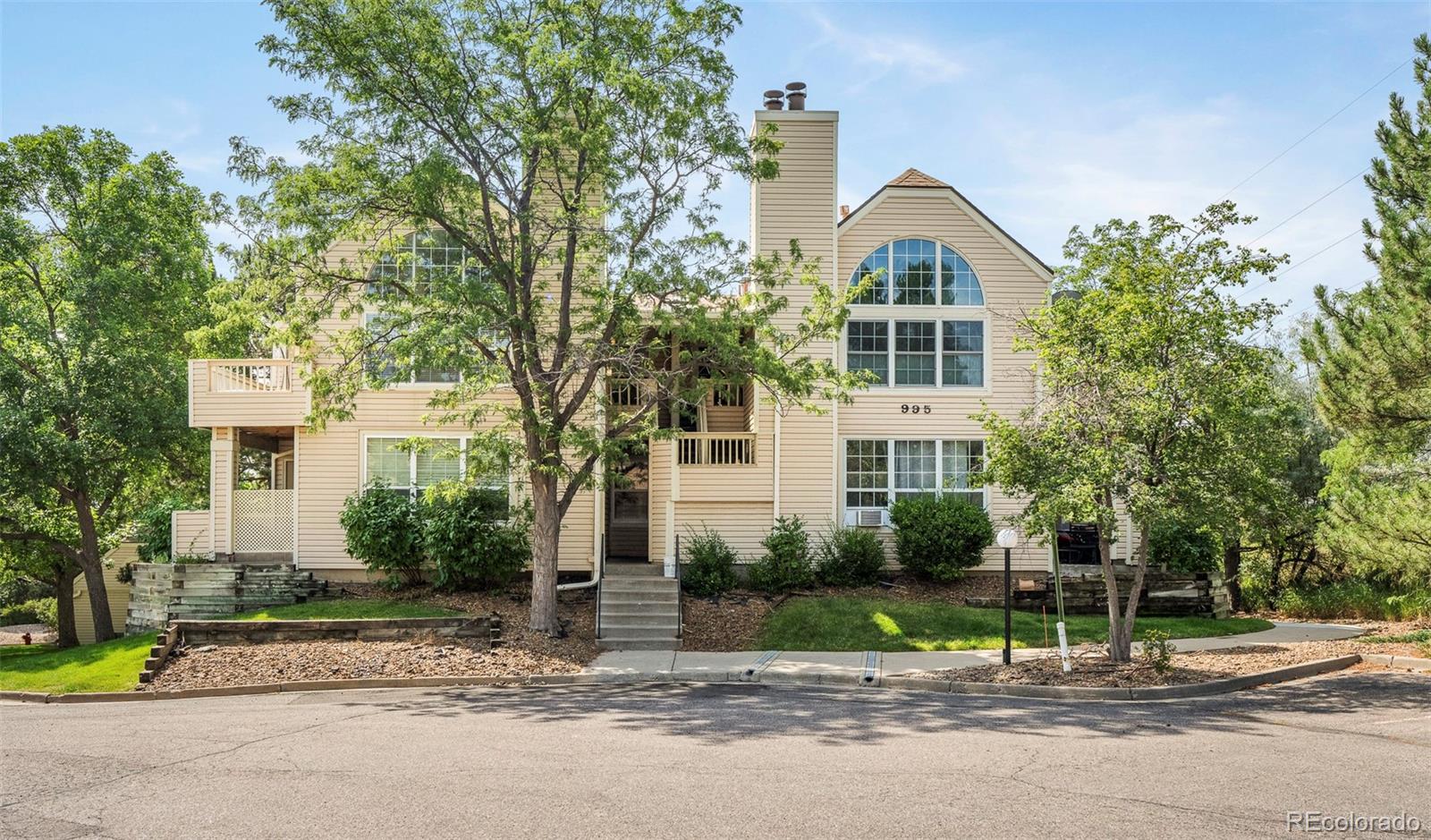 Sun Valley West Lakewood Condo / Townhome | MLS #: 5194215995 S Miller Street 101, Lakewood Beds: 2 Baths: 1 Price: $300,000