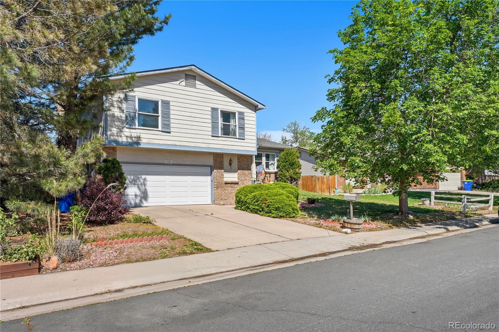 Willow Park Aurora Home | MLS #: 96973371551 S Dawson Street, Aurora Beds: 3 Baths: 3 Price: $400,000