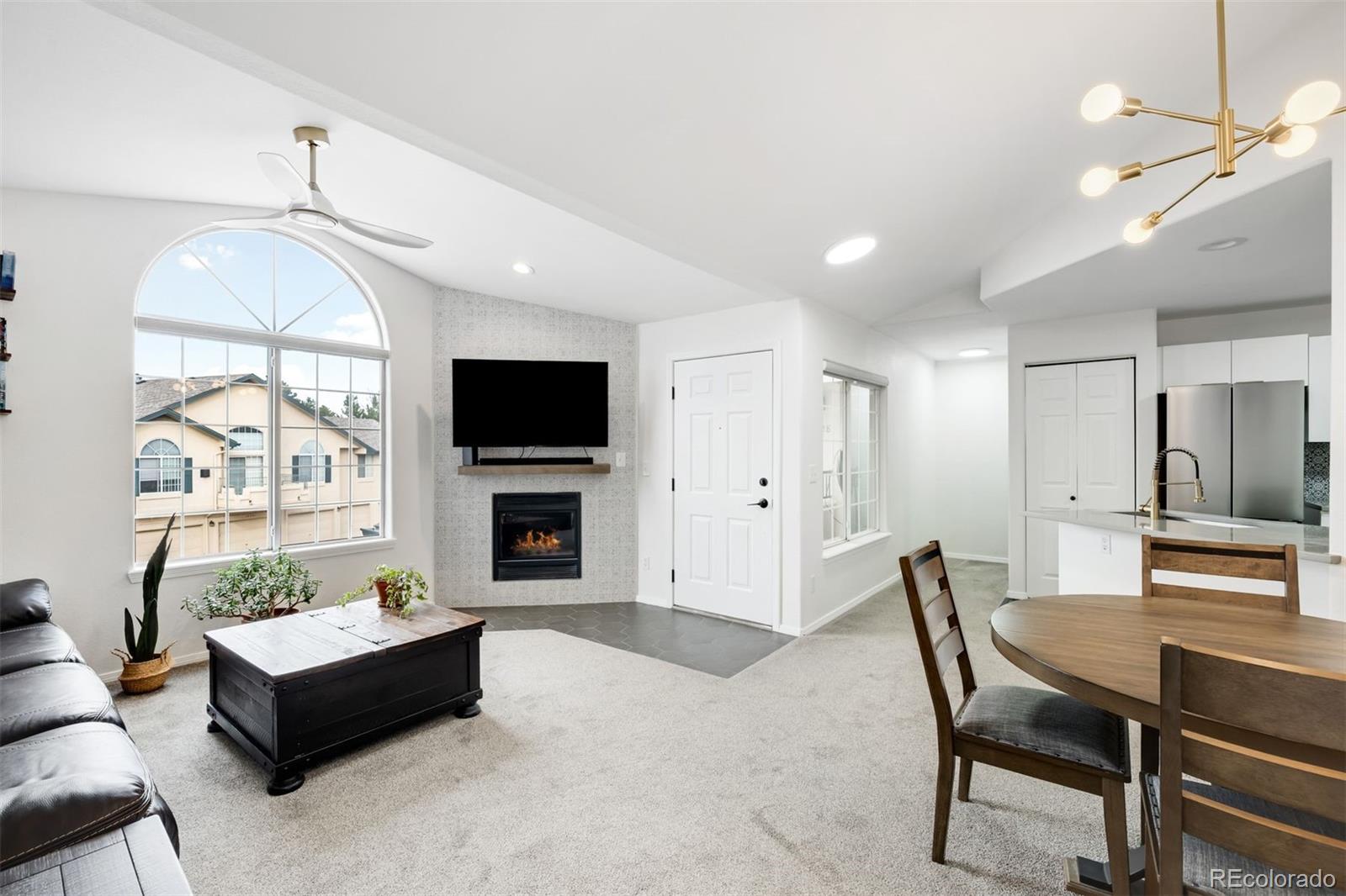  Englewood Condo / Townhome | MLS #: 53573518747 E Dry Creek Road 1624, Englewood Beds: 1 Baths: 1 Price: $325,000