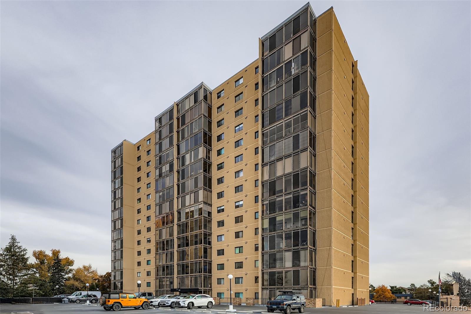 Candlewyck Denver Condo / Townhome | MLS #: 42534097877 E Mississippi Avenue 602, Denver Beds: 2 Baths: 2 Price: $339,000