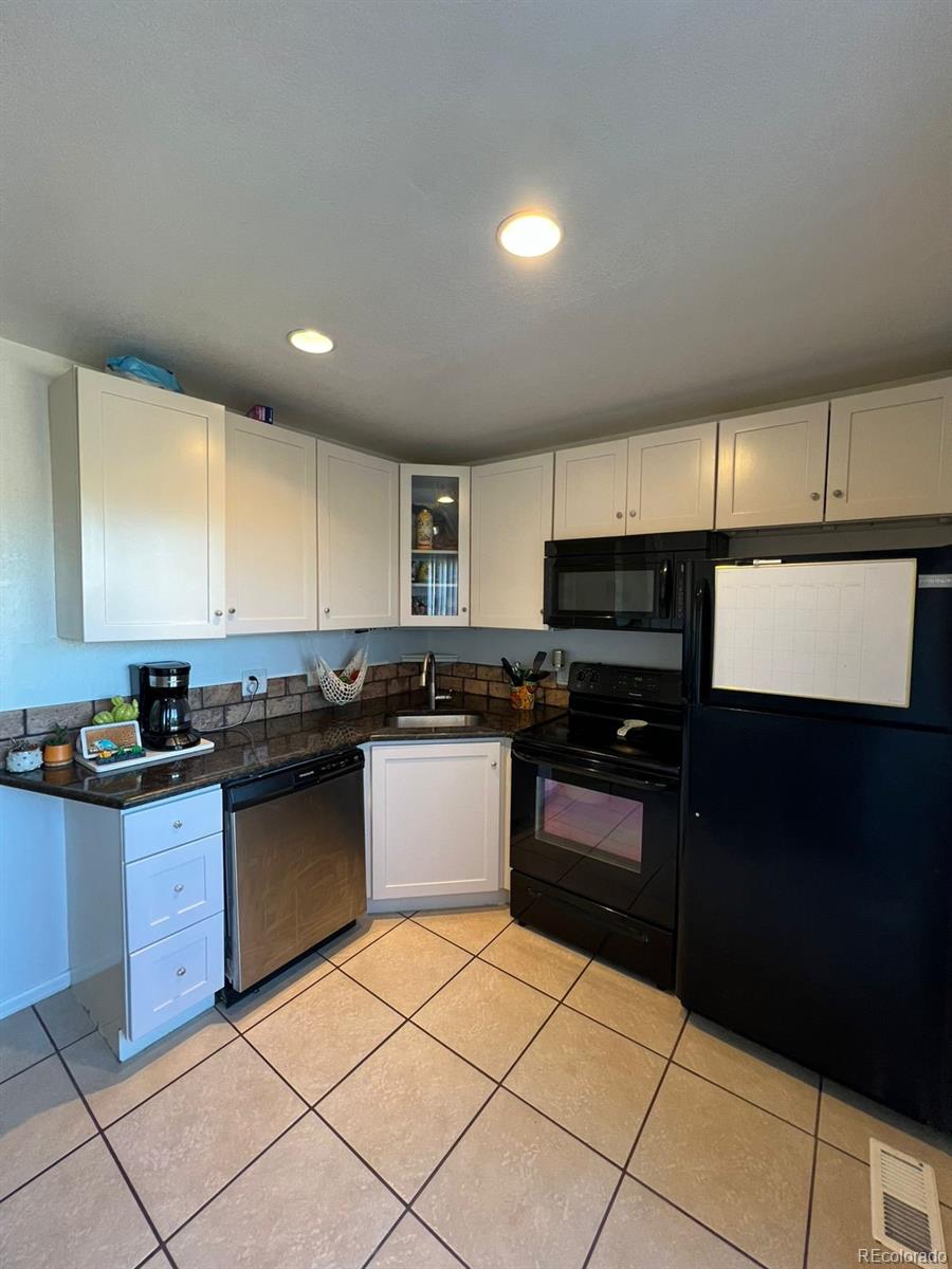 Topaz Aurora Condo / Townhome | MLS #: 337357771 S Sable Boulevard B21, Aurora Beds: 1 Baths: 1 Price: $140,000
