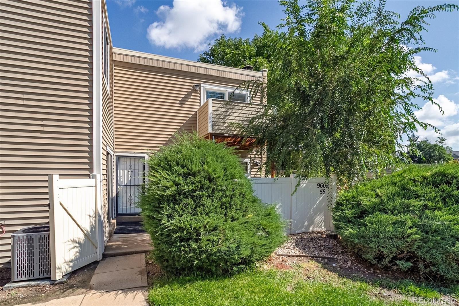  Denver Condo / Townhome | MLS #: 87085779605 E Kansas Circle 55, Denver Beds: 2 Baths: 2 Price: $285,000
