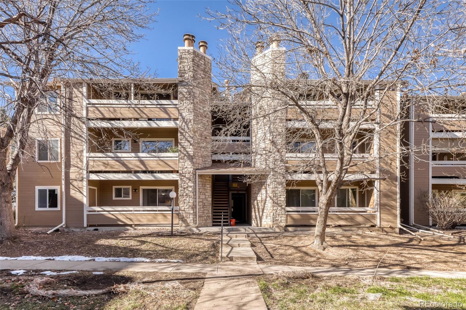Sunnyside Aurora Condo / Townhome | MLS #: 53022241074 S Dearborn Street 108, Aurora Beds: 2 Baths: 2 Price: $189,900