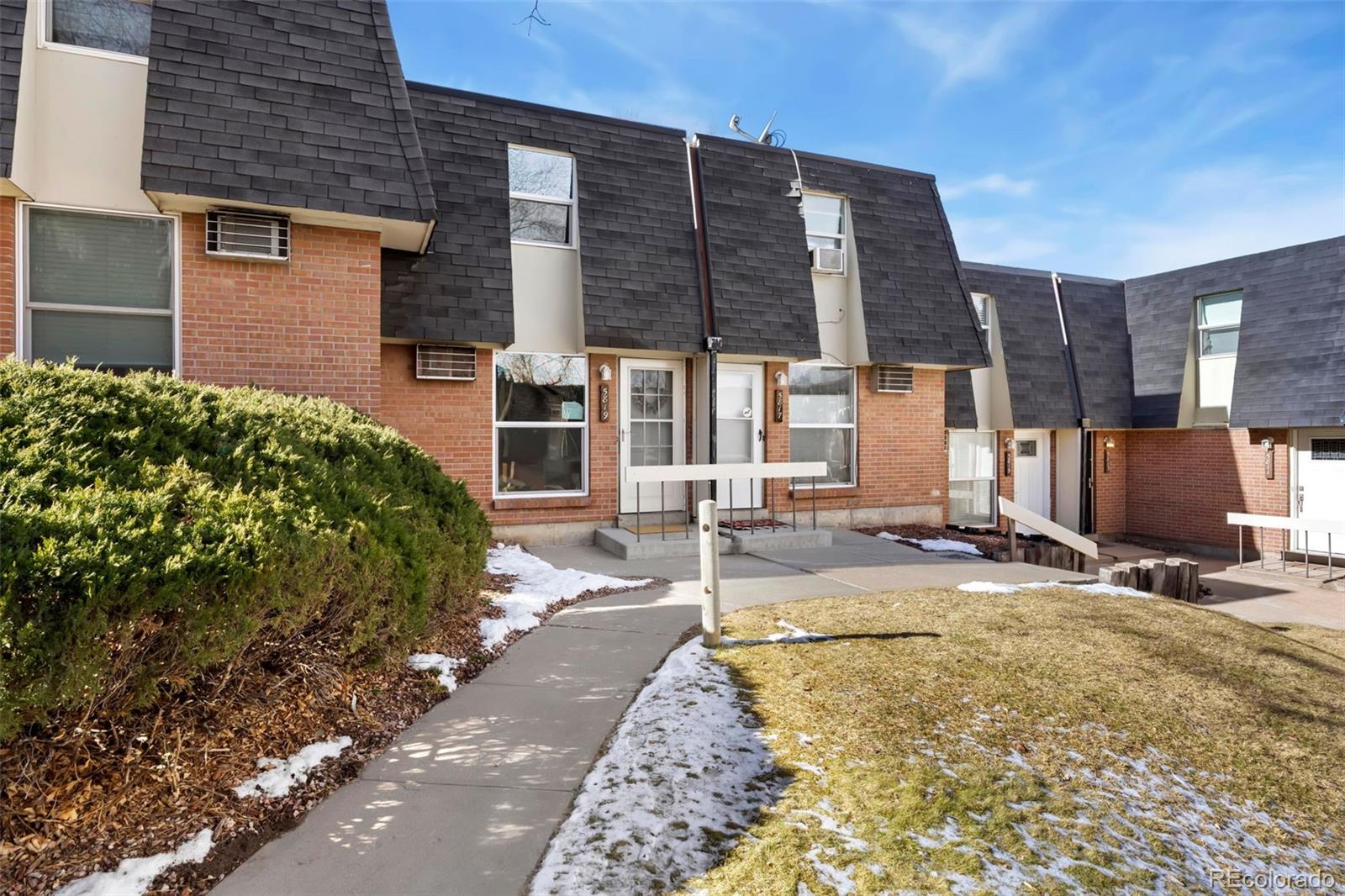  Centennial Home | MLS #: 25572065819 S Pearl Street, Centennial Beds: 2 Baths: 2 Price: $320,000