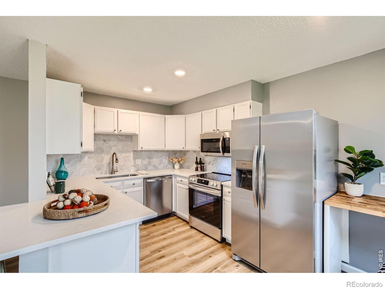 Brookshire Downs Aurora Condo / Townhome | MLS #: 45678910505752130 S Vaughn Way 205 E, Aurora Beds: 2 Baths: 2 Price: $298,000