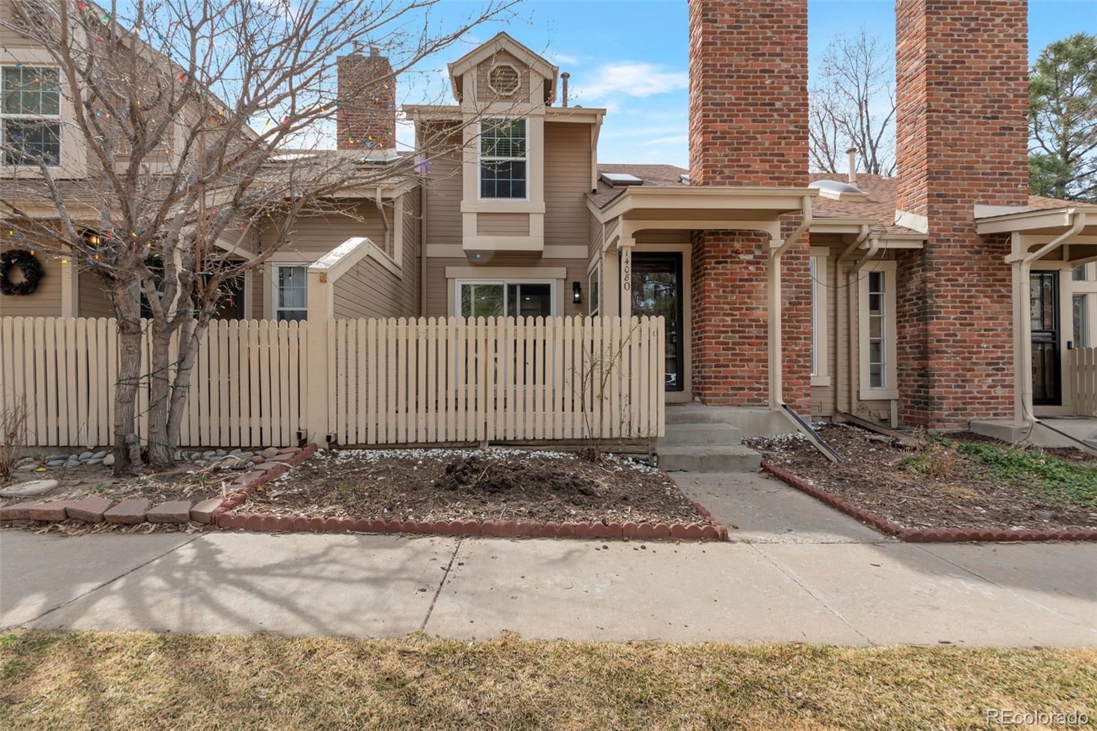 Quincy Hill Aurora Condo / Townhome | MLS #: 407406414080 E Quinn Circle , Aurora Beds: 3 Baths: 3 Price: $390,000