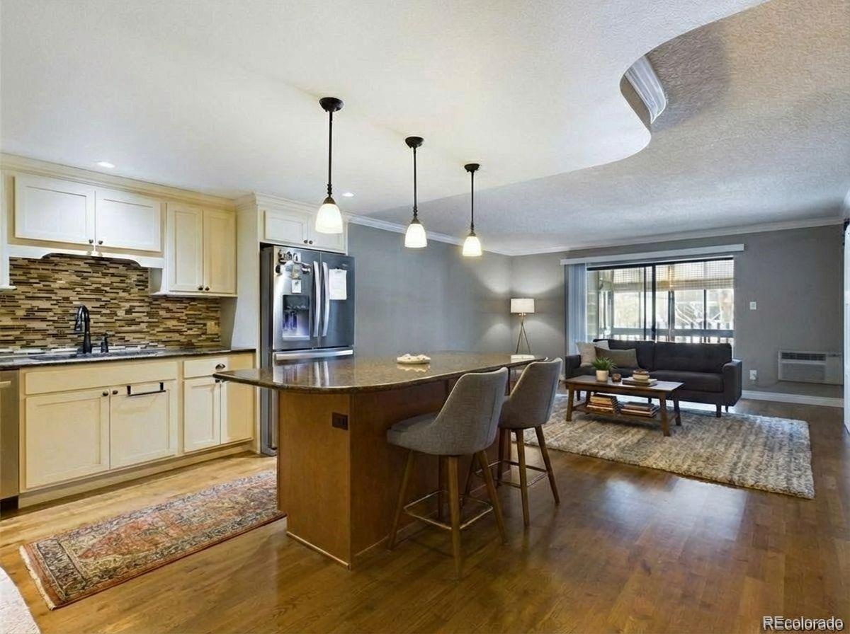 Heather Gardens Aurora Condo / Townhome | MLS #: 181241114000 E Linvale Place 110, Aurora Beds: 2 Baths: 2 Price: $365,000