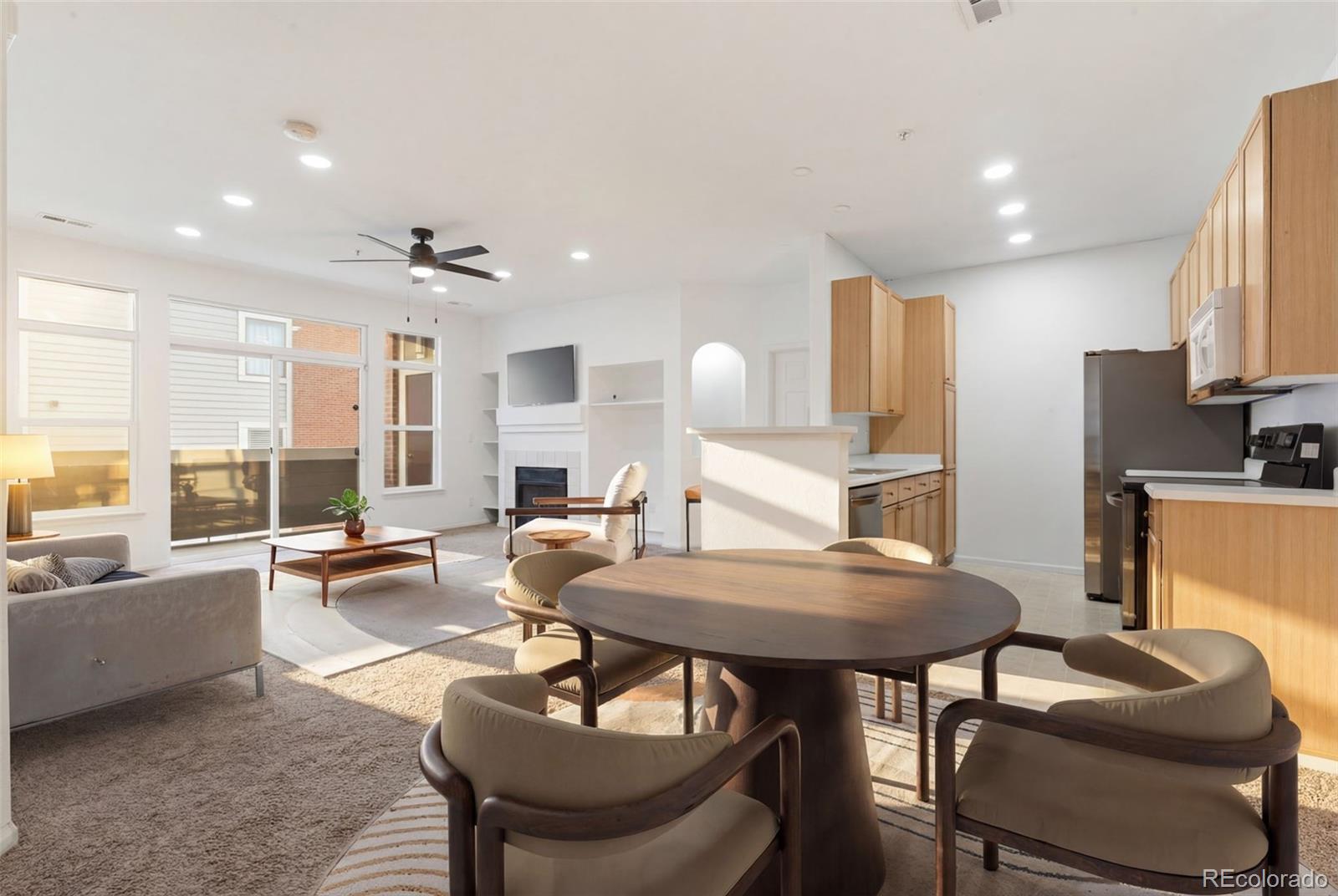 Cherry Grove East Aurora Condo / Townhome | MLS #: 360343014353 E 1st Drive 201, Aurora Beds: 2 Baths: 2 Price: $284,900