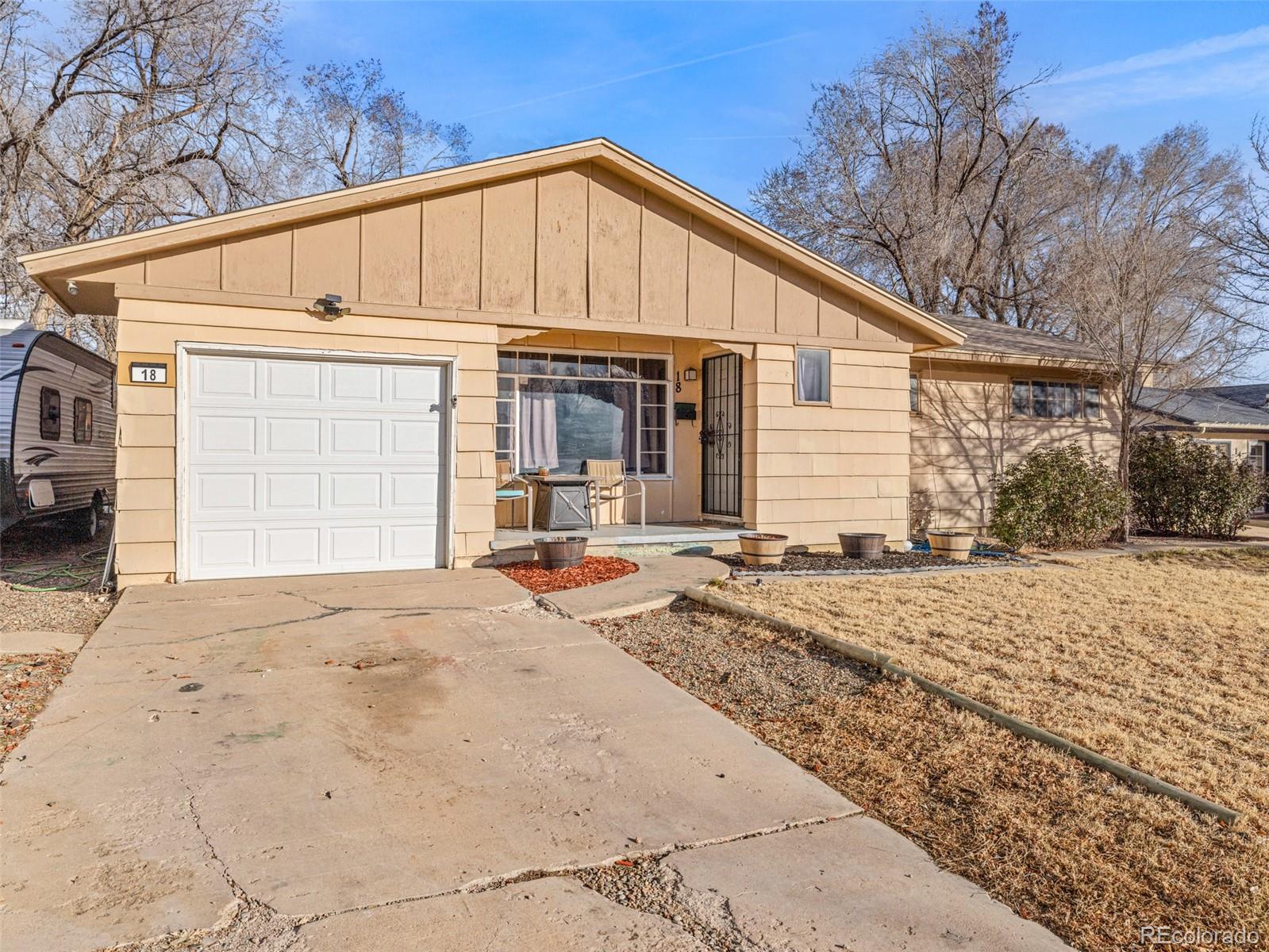18  Dundee Lane, pueblo&nbsp; House Search MLS Picture