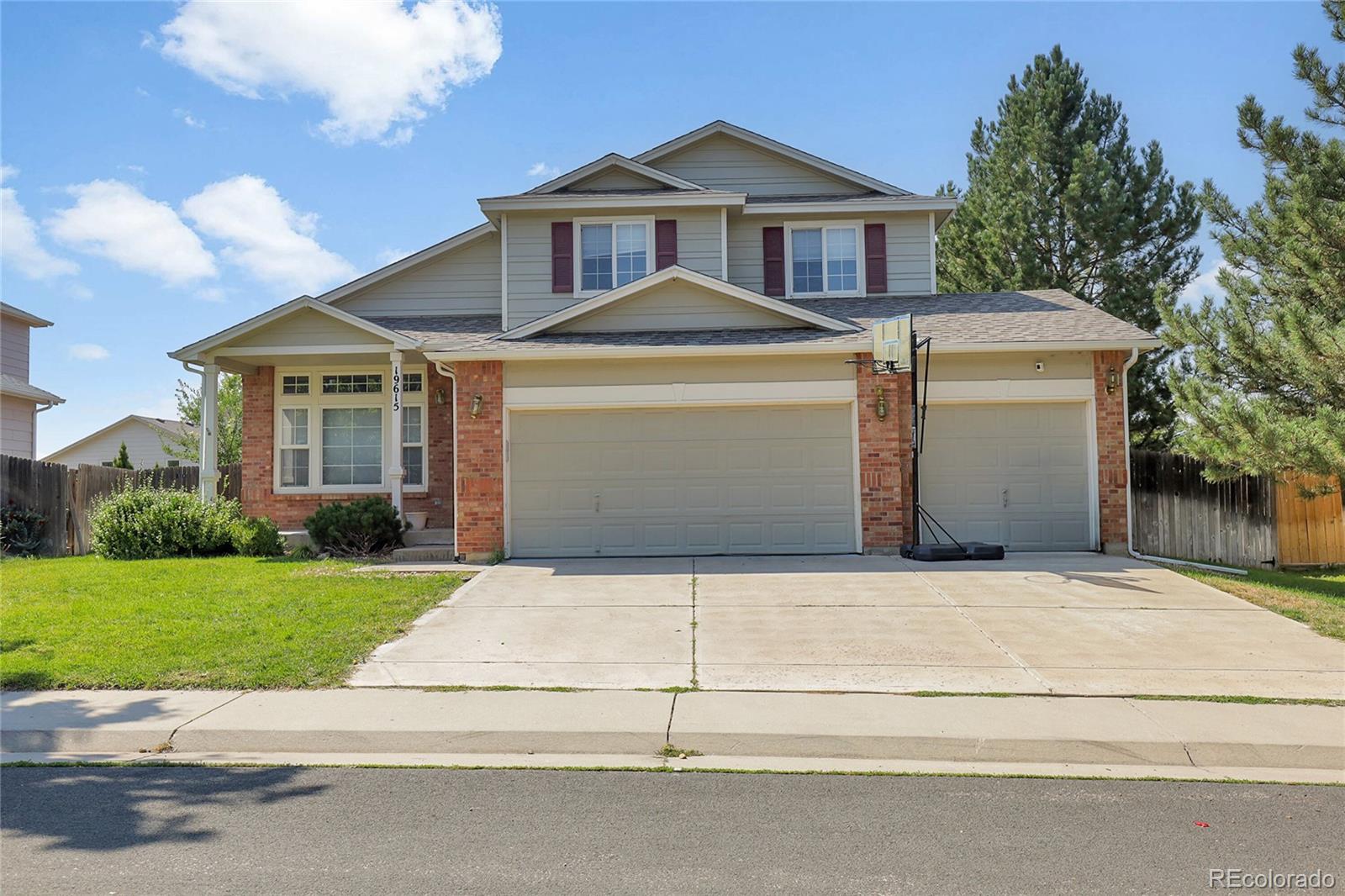 Sterling Hills Aurora Home | MLS #: 937364819615 E Caspian Circle, Aurora Beds: 4 Baths: 4 Price: $659,900