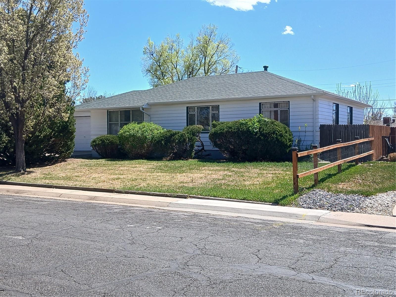 10090 E Lowry Place, aurora&nbsp; House Search MLS Picture